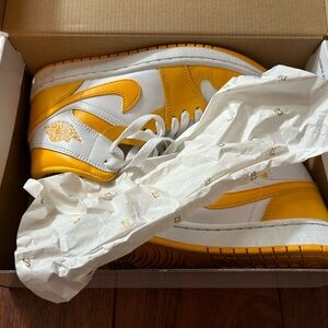 Nike WMNS Air Jordan 1 Mid in White and Gold